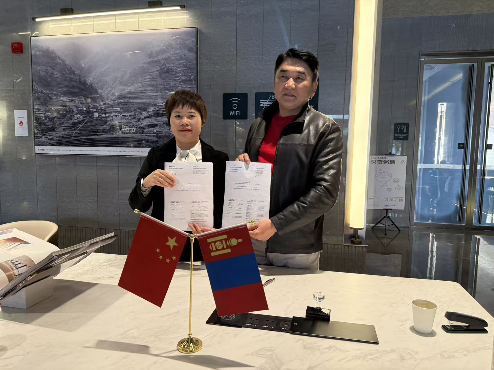 Ningbo Blue Fuji Elevator Co., Ltd. firma un accordo di distribuzione esclusiva con un cliente mongolo per il mercato mongolo